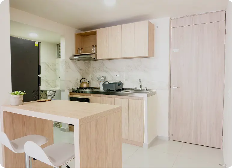 Interior del apartamento Altos de Sole Mío — cocina y sala